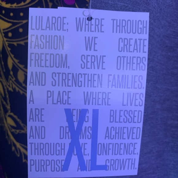 LulaRoe Print Randy Top - Picture 5 of 5